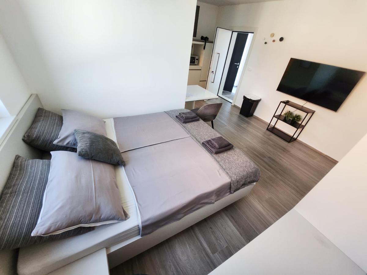 Villa Capris Apartments Koper Exterior photo