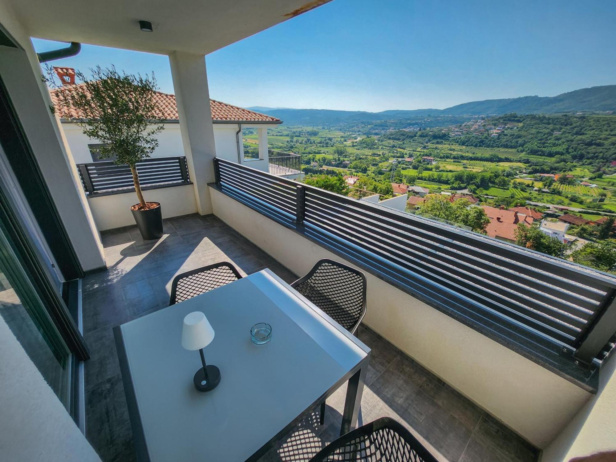 Villa Capris Apartments Koper Exterior photo